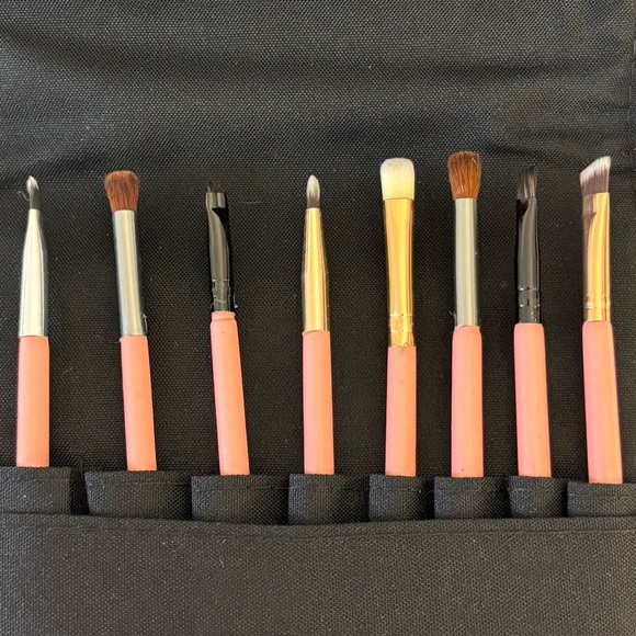 Makeup Brush Set 8 brushes black snap travel case wedding gift travel vacation - Picture 2 of 6